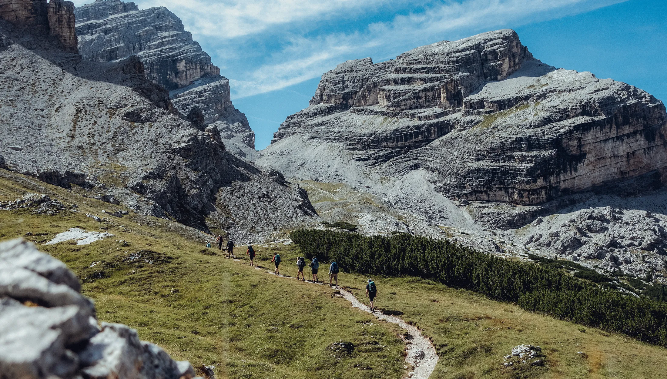 Wandern im Frühling: Bergführer-Tipps für sichere Touren und klare Sicht
