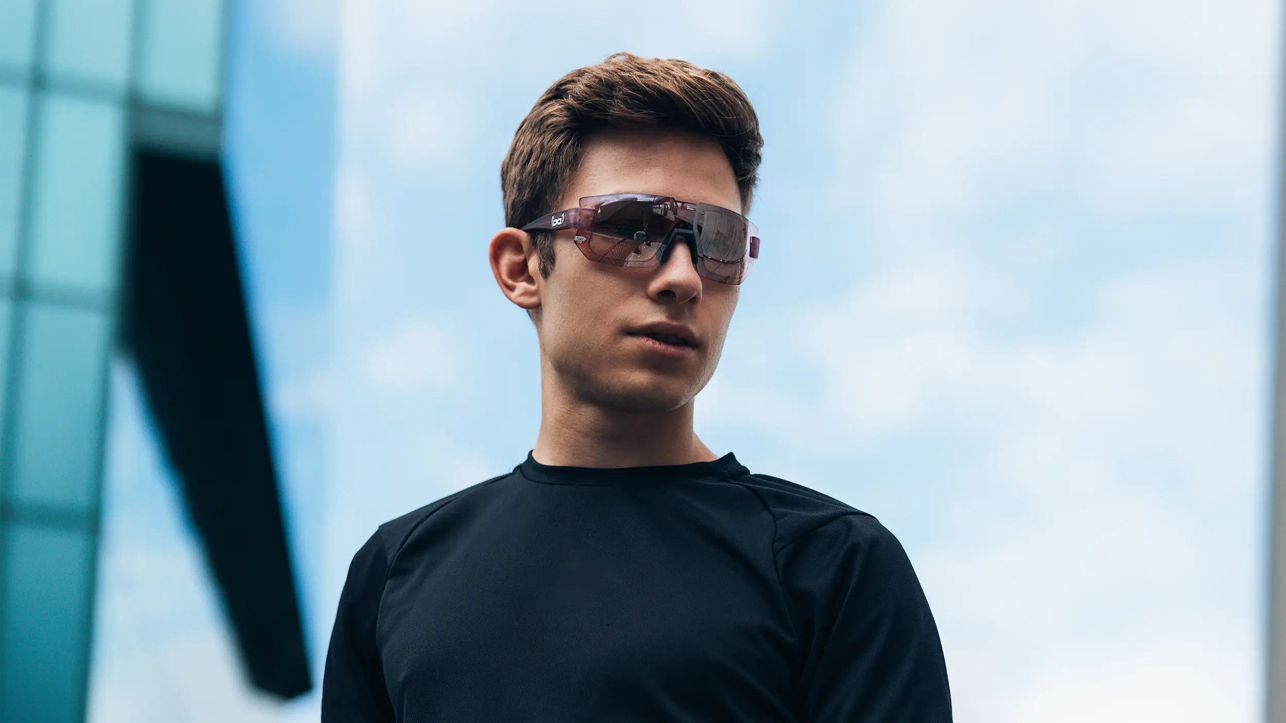 Lionel Spitz x gloryfy: Fokus, Speed und klare Sicht – auf der Bahn und im Leben