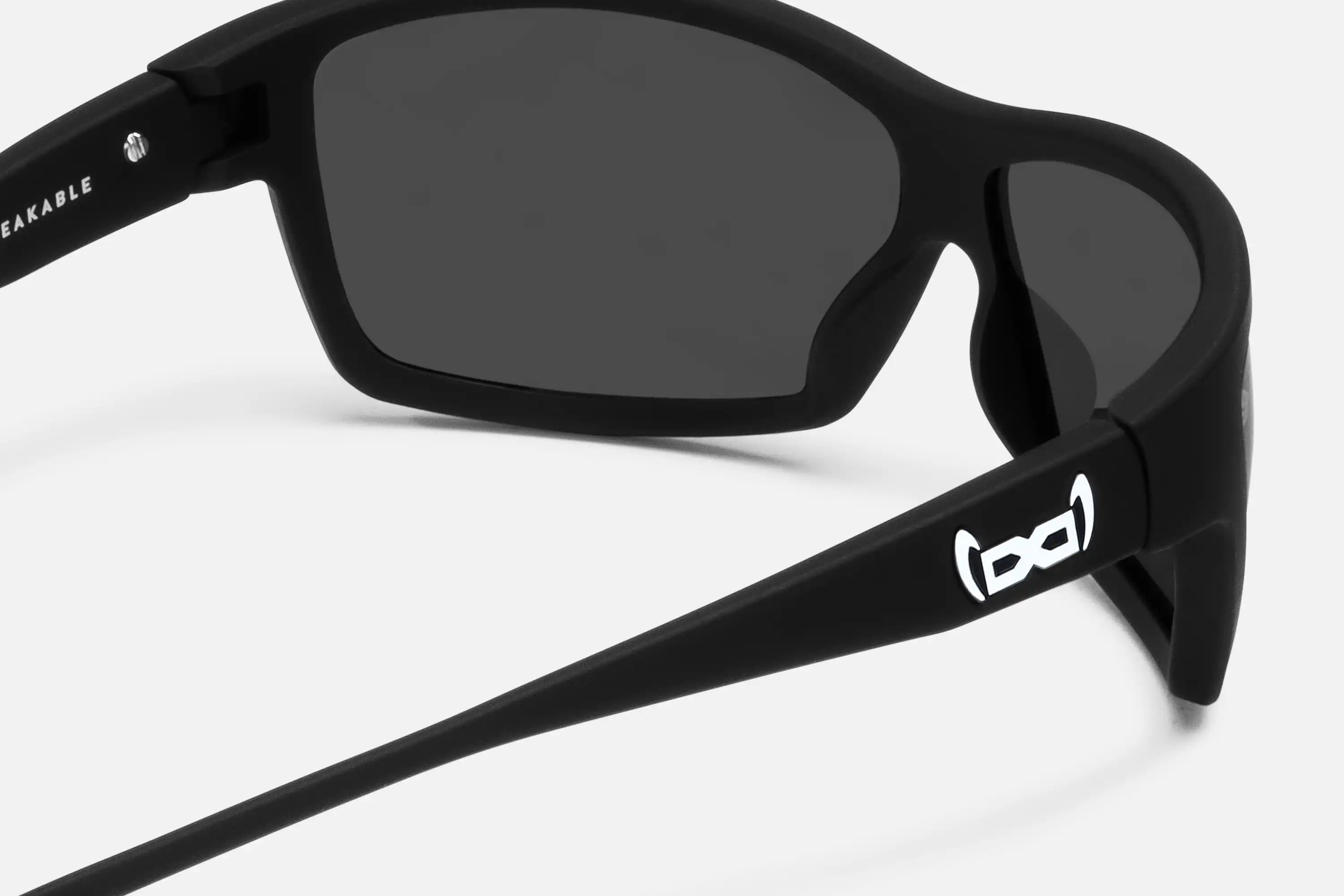 G13 - black in black