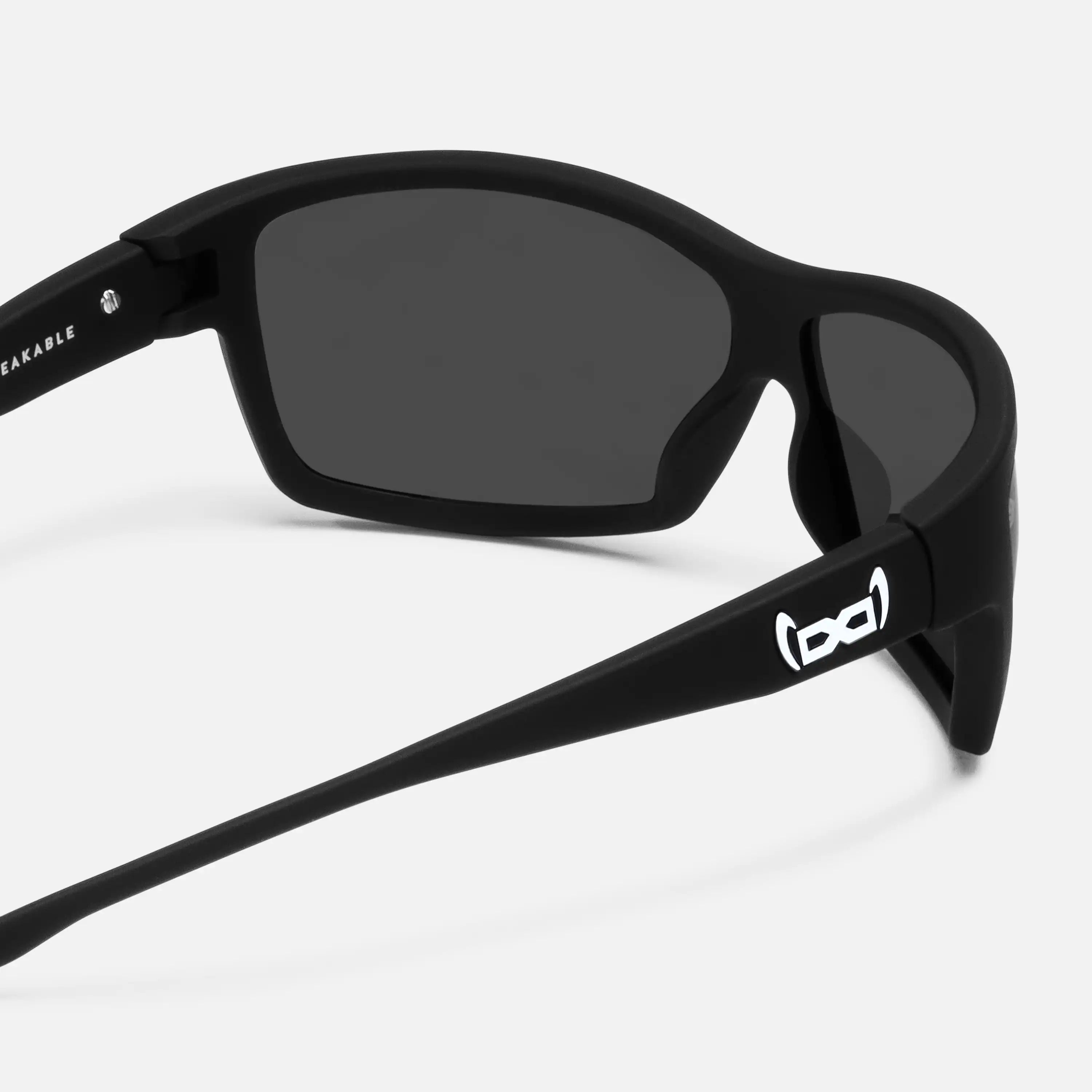 G13 - black in black