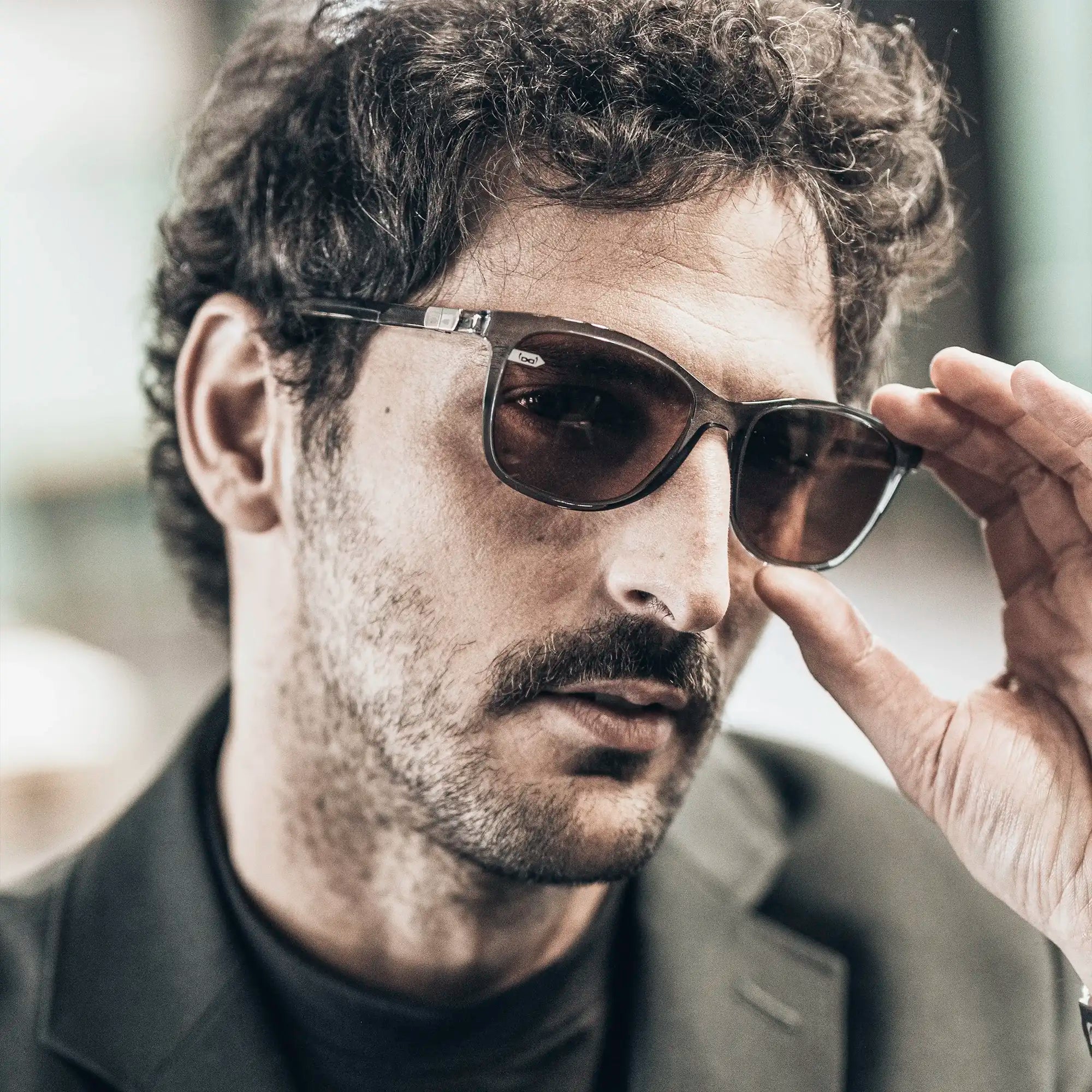 Gi27 Hitchhiker - black in black